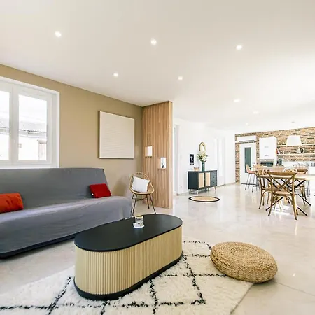 Holiday home Avec Spa, Terrasse Et Grand Jardin Au Coeur Des Vignobles Historiques - Fr-1-489-513 *