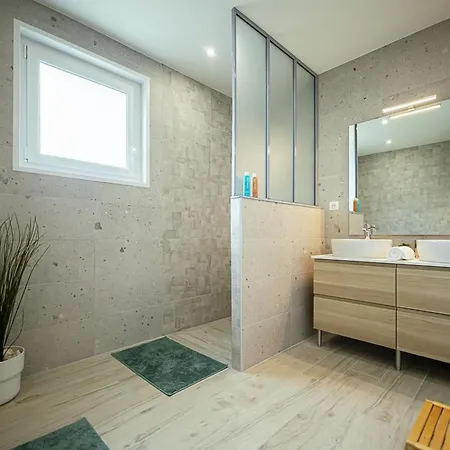 Avec Et Terrasse Au Coeur Des Vignobles - Fr-1-489-513 *