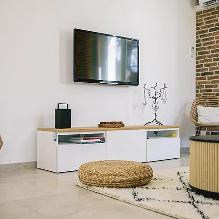 Avec Et Terrasse Au Coeur Des Vignobles - Fr-1-489-513 * Saulcet